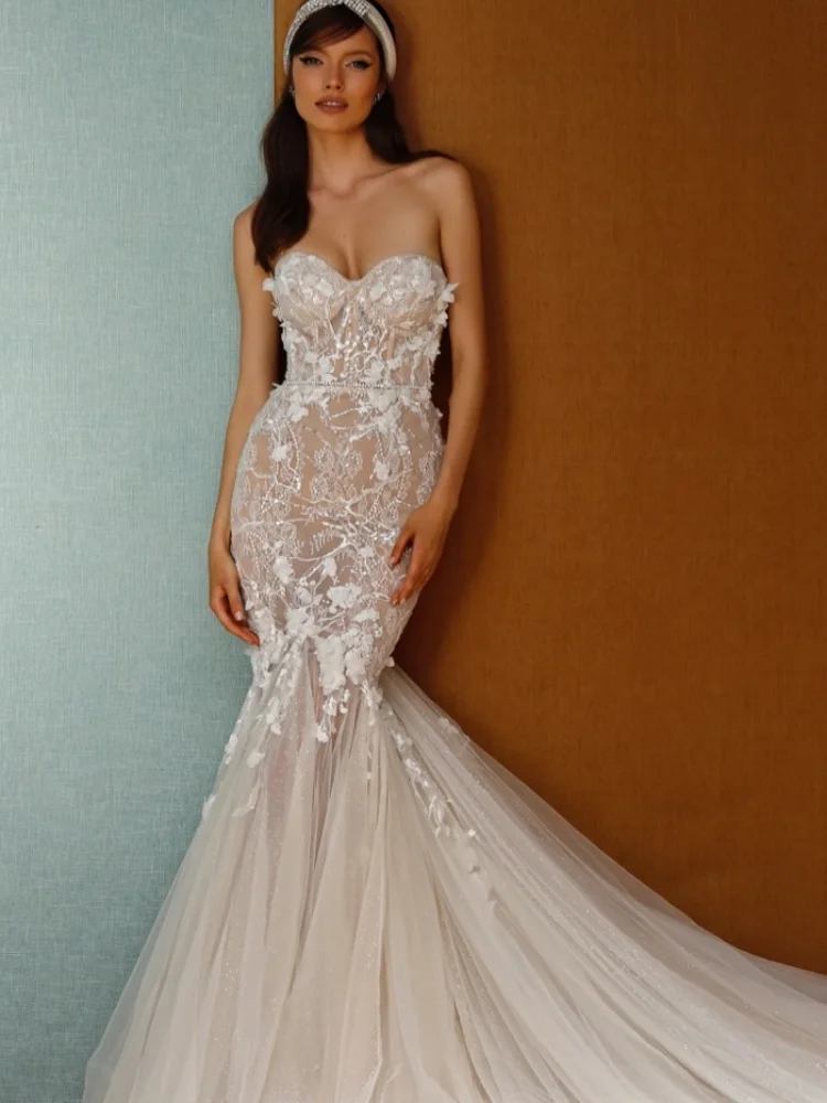 

2025 women's customized wedding dress strapless floral and sequin decorations fishtail skirt backless design gorgeous and sexy