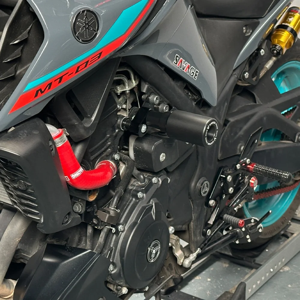 Motorcycle Accessories Front and Rear Wheel Axle Anti-fall Rubber Protection Bar For YAMAHA MT-03 2021-2024