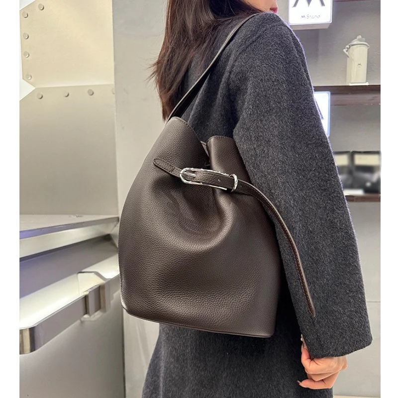 

Fashionable Bucket Bag Top Layer Cowhide Underarm Bag for Commuting Casual Large Capacity Single Shoulder Tote Bag for Women