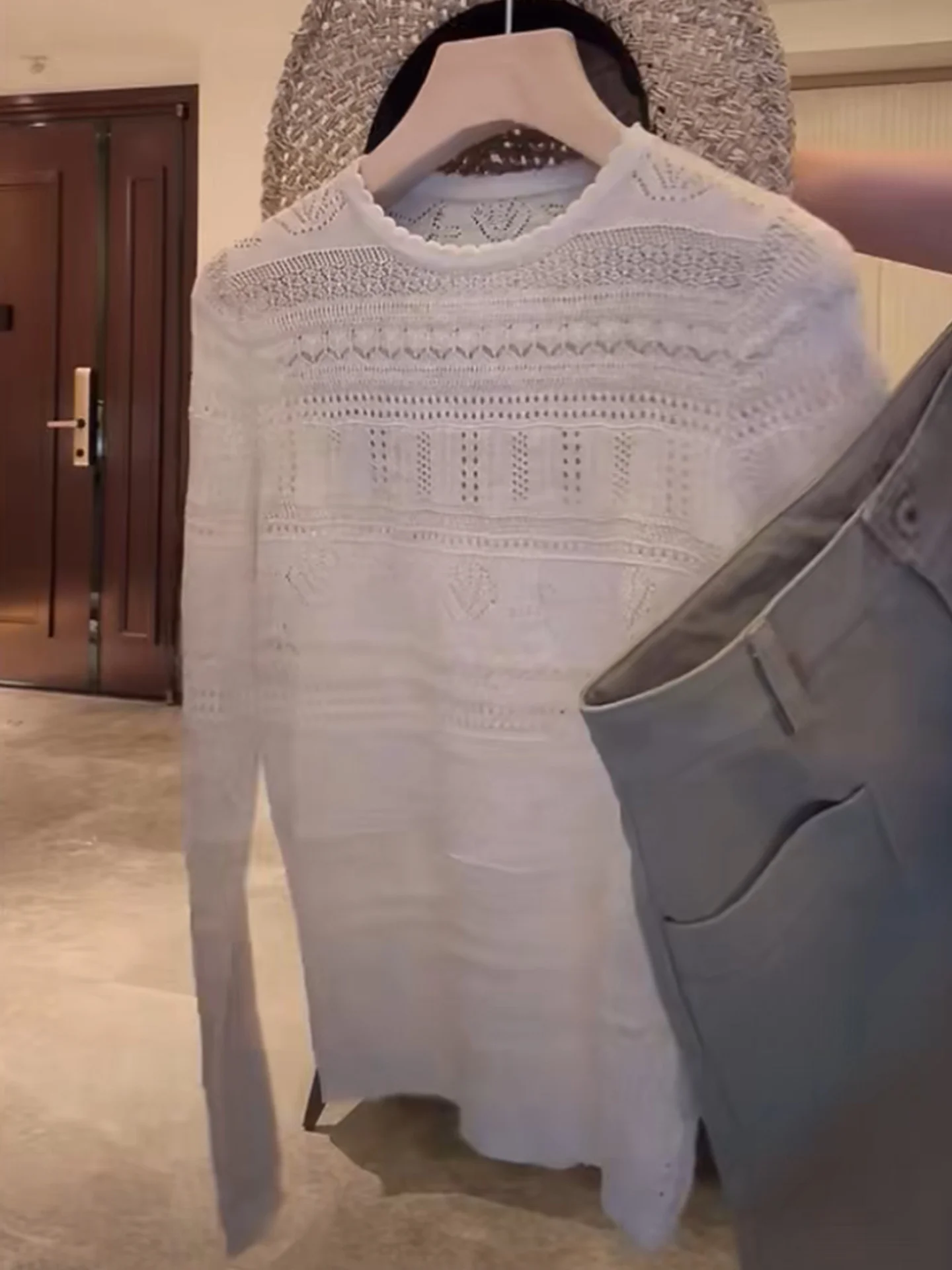 

Женский мягкий трикотажный топ из ледяного шелка с кружевными вырезами, длинными рукавами и круглым вырезом, в корейском стиле, свободного кроя, модный тренд