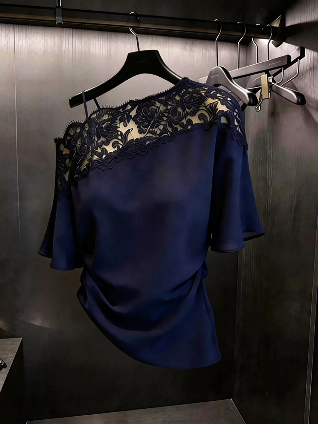 Elegant Lace Splice Shoulder T-Shirt Women's Summer New Style High End Luxury Design Short Sleeve Fashionable Straight Fit