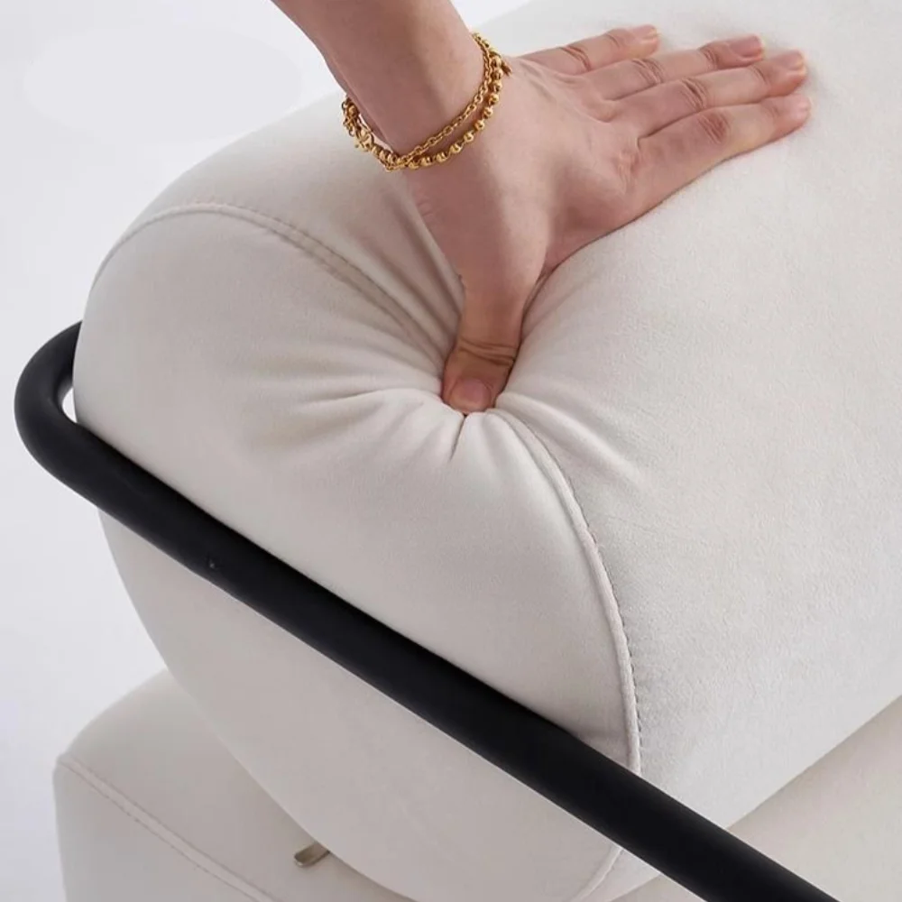 Eenpersoonsfauteuil in middeleeuwse stijl