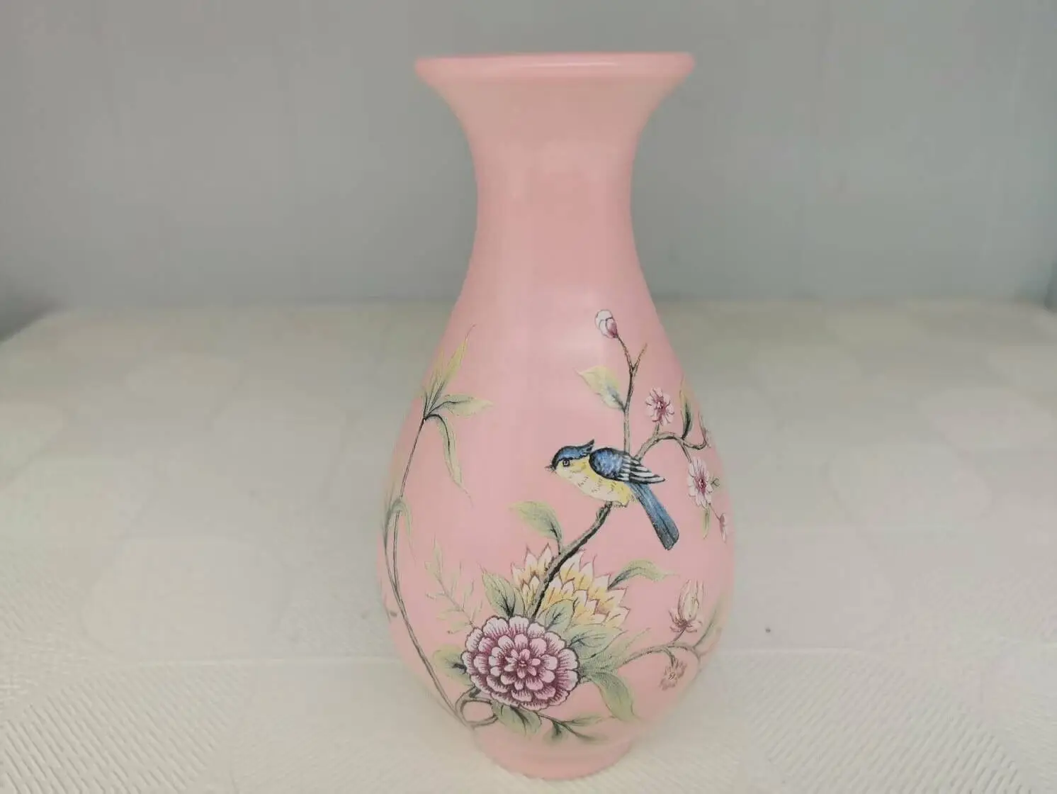 Jarrón chino antiguo de porcelana esmaltada rosa con estampado de flores y pájaros, decoración de escritorio para el hogar