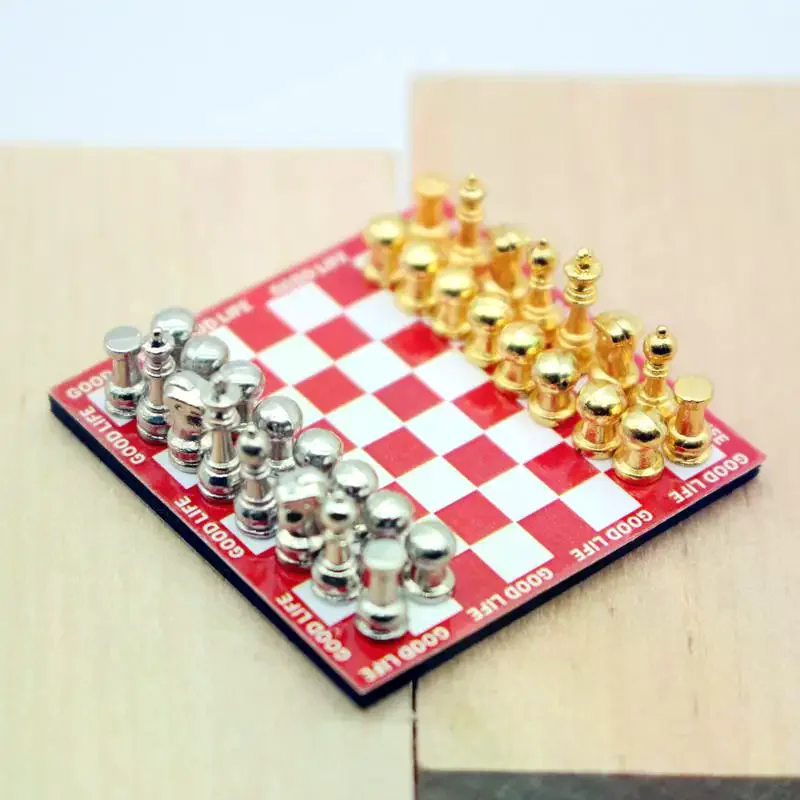 1 ensemble de décoration de scène 1:12 pour maison de poupée, Simulation Miniature, Mini jeu d'échecs magnétique, modèle de Table rouge pour accessoires de poupée