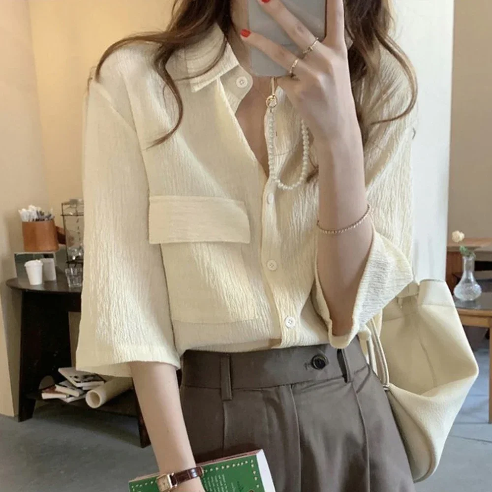 

Korea One Pocket Loose Blouse Ins Summer French Sle Single-Breasted Round Neck Lace clothing Design sense fold Shirts Top