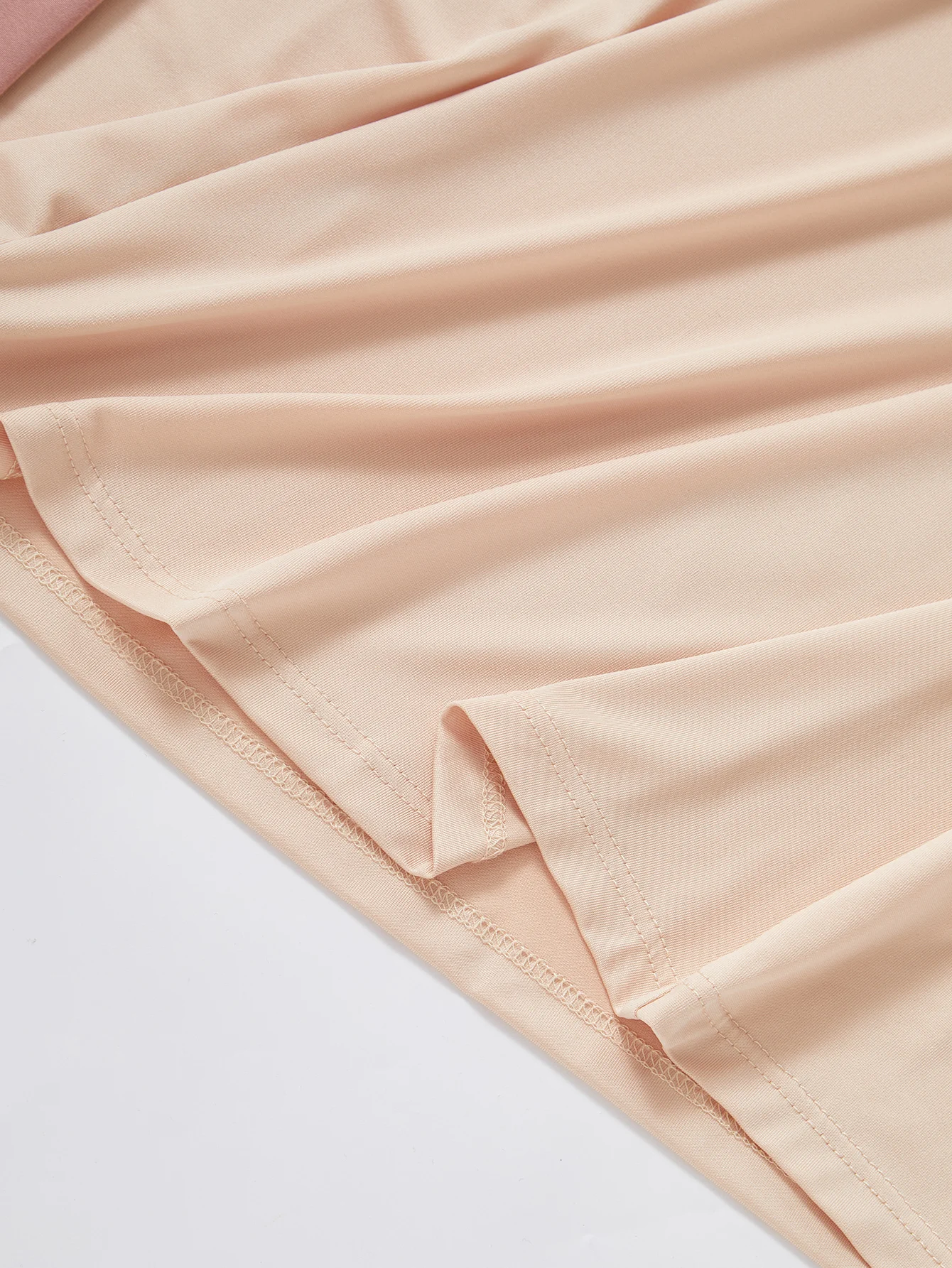 نمط جديد من ثوب النوم المكون من ثلاث قطع للنساء، فستان منزلي بسيط بدون أكمام بلون سادة، وتنورة قصيرة، وثير غير رسمي