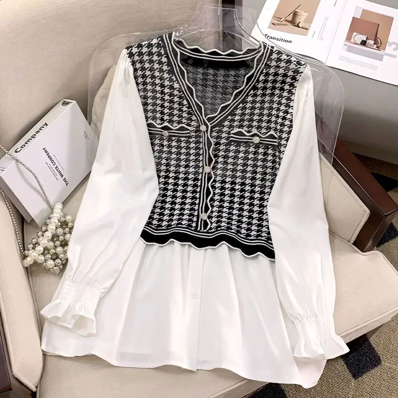 New Fake Two Piece V-neck Shirt Women's Small Fragrance Style Loose Color Blocked Shirt 2024 Autumn Belly Cover Top