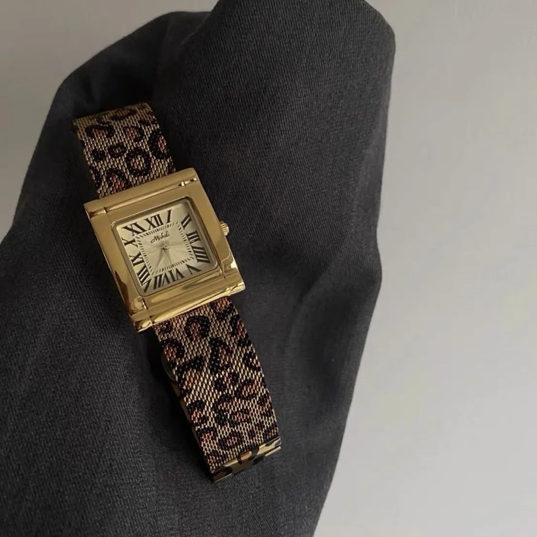 Elegant And Luxurious Women'S Watch Leopard Print Square Dial Steel Band Fashionable And Sophisticated A Perfect Gift For Women.