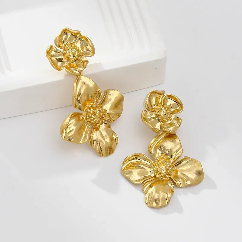 

Vintage Flower Ear Clips Without Piercing Senior Sense Women Cold Atmosphere New Earrings