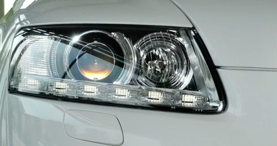 Plastikowa osłona reflektora Klosz reflektora Osłona reflektora Do 2004 2005 2006 2007 2008 2009 2010 2011 Audi A6 C6 — zdjęcie 7