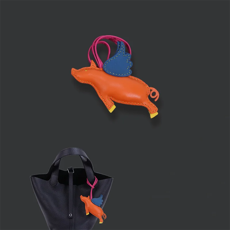 

Flying Wing Pig Bag Pendant Handcraft Sewn Leather Bagpack Decoration Vintage Car Keychain Bag Pendant Hanging Ornament