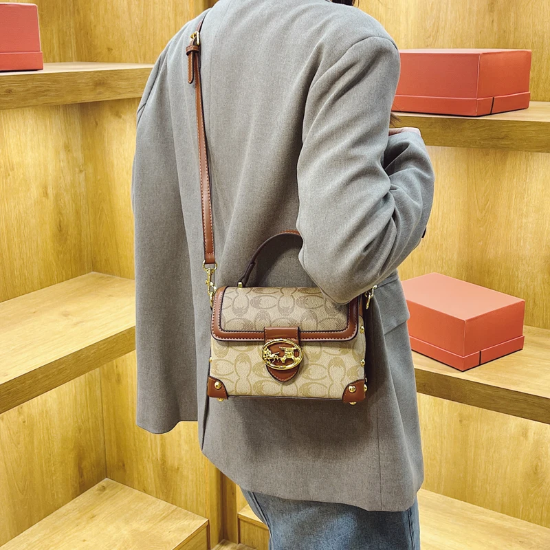 

Elegant Leather Classic Designer Paris Fashion Large Capacity Bag For Women With Crossbody Handbag Trendy