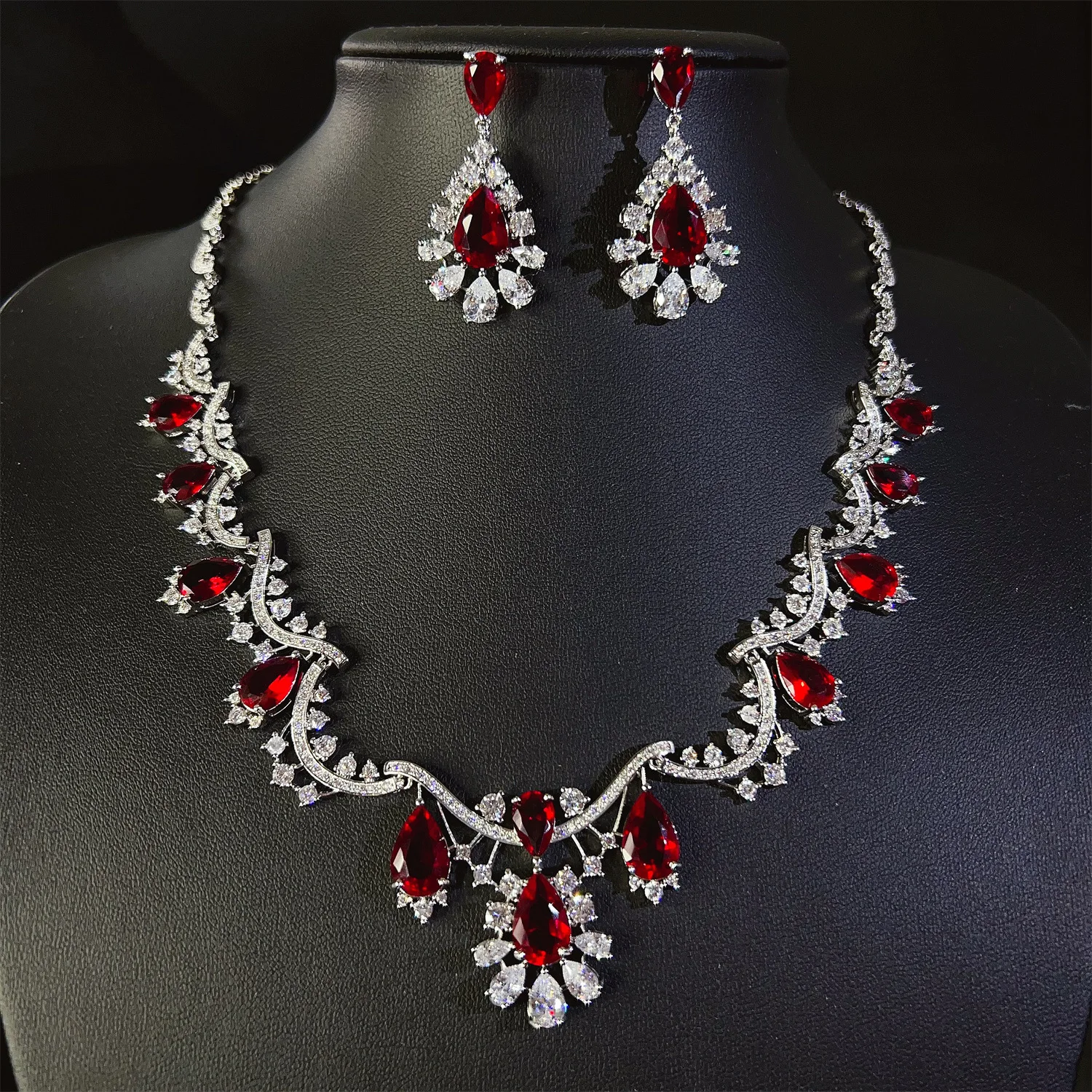 New 2 pieces original jewellery set vintage sturdy sparkling queen necklace earrings set wedding party banquet travel gift M-652