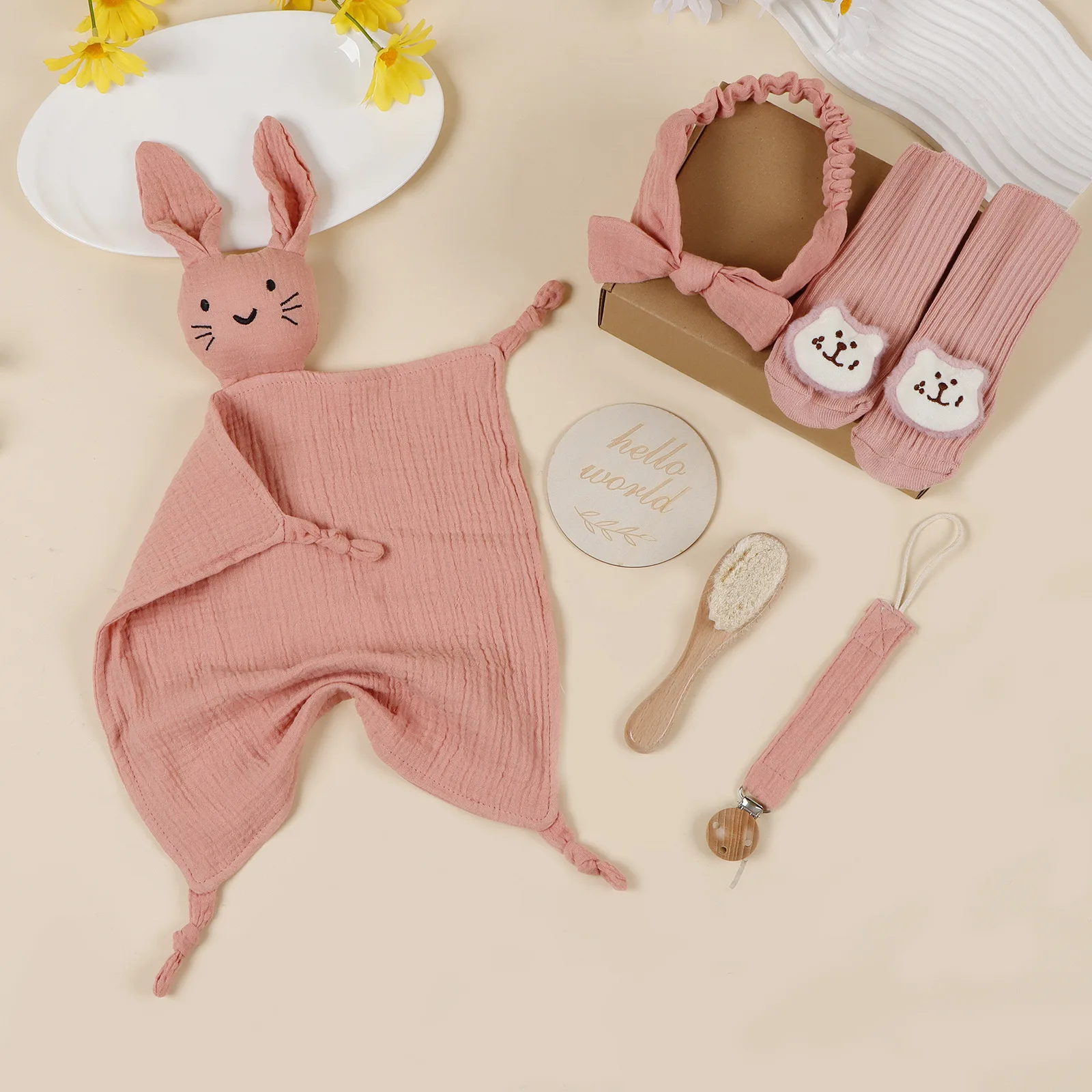 

Newborn Baby Shower Gift Box Cotton Baby Bibs Set Gauze Saliva Towel Socks Headband Set Absorbent Towel Brush Baby Shower Gift