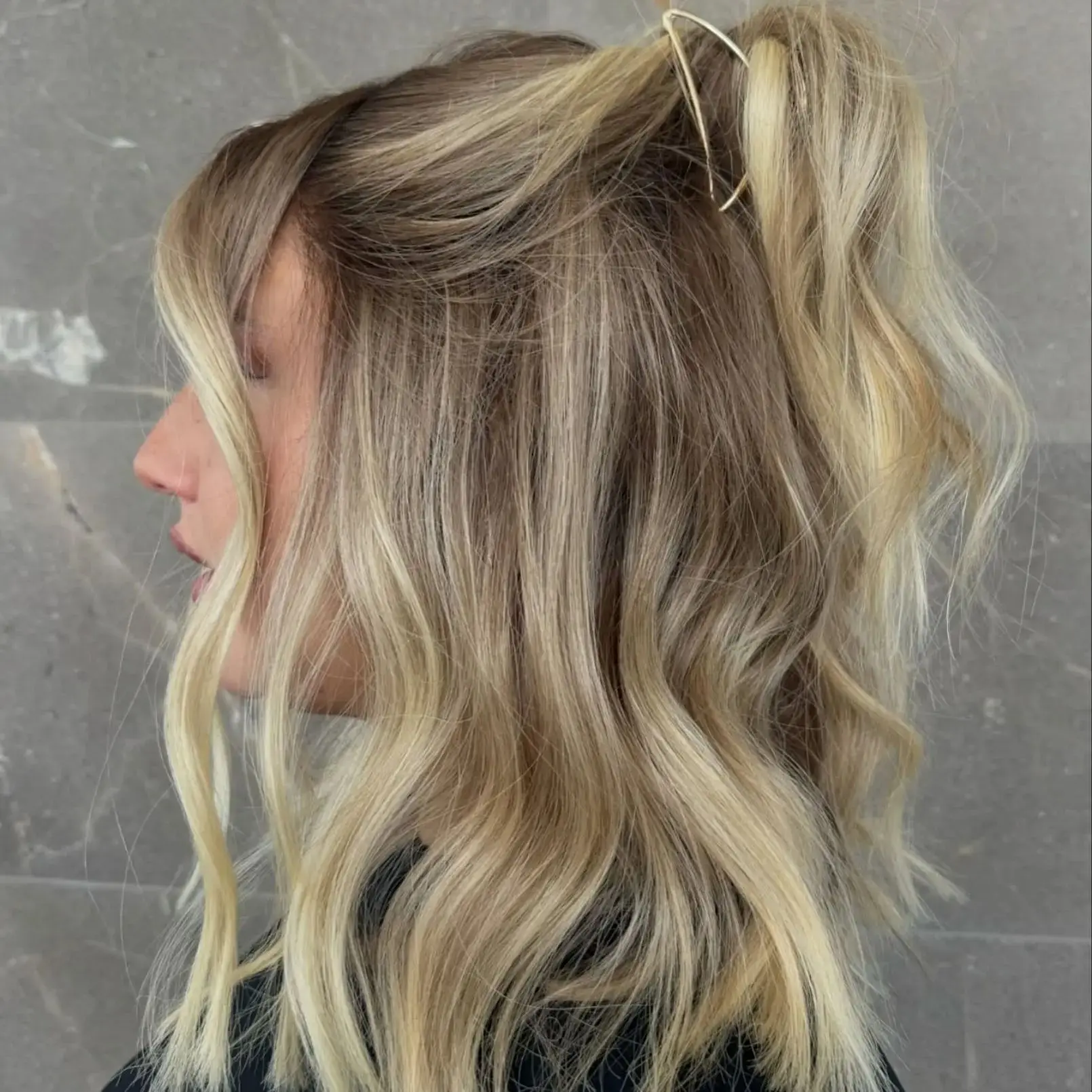 

Shoulder Ombre Glonden Blonde Synthetic Wigs Deep Wave Soft 13*4 HD Invisible Transparent Lace Wigs 180%Density Glueless Wigs