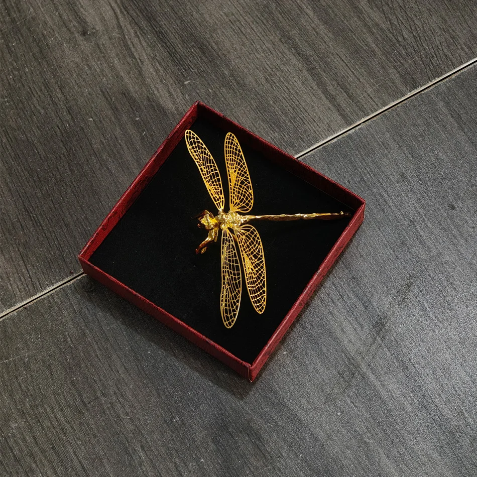 New Hollow Out Metal Dragonfly Figurine Craft Ornament Delicate Wings Desktop Home Decor Living Room Shelf Display Party Gifts