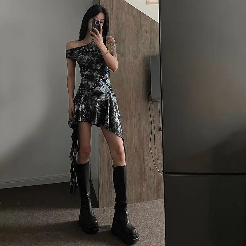 Falda con volantes metálicos teñida con lazo de estilo gótico, vestido Sexy de moda Irregular ajustado con hombros descubiertos para mujer