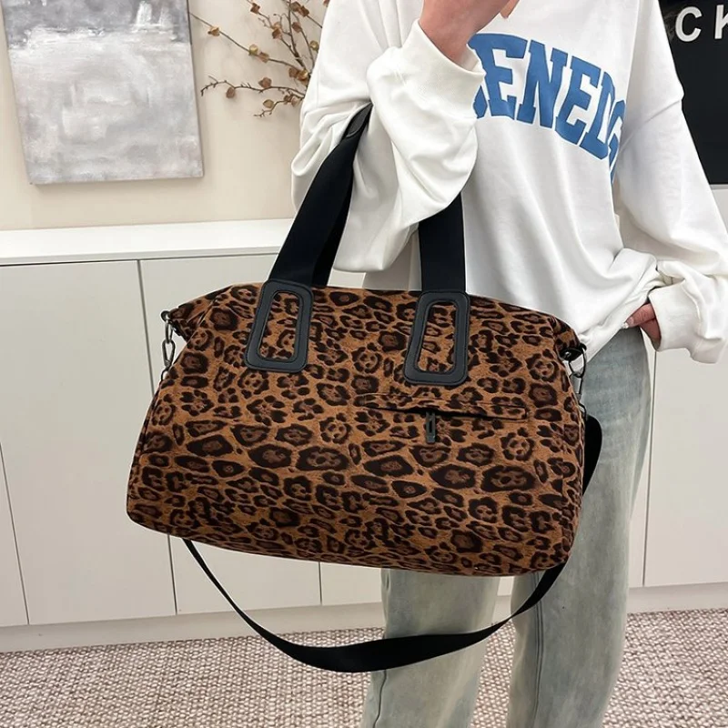 

Stylish Women's Handbag In Premium Leather, Crossbody And Shoulder Bag Options, Classic Elegant Luxury Brand For Ladies