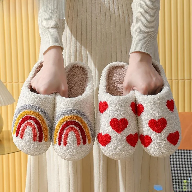 

Теплые домашние тапочки-сабо из плюша с радужным принтом, забавным лицом и сердечками, хлопковые, уютные зимние тапочки-ботинки, домашние слипоны