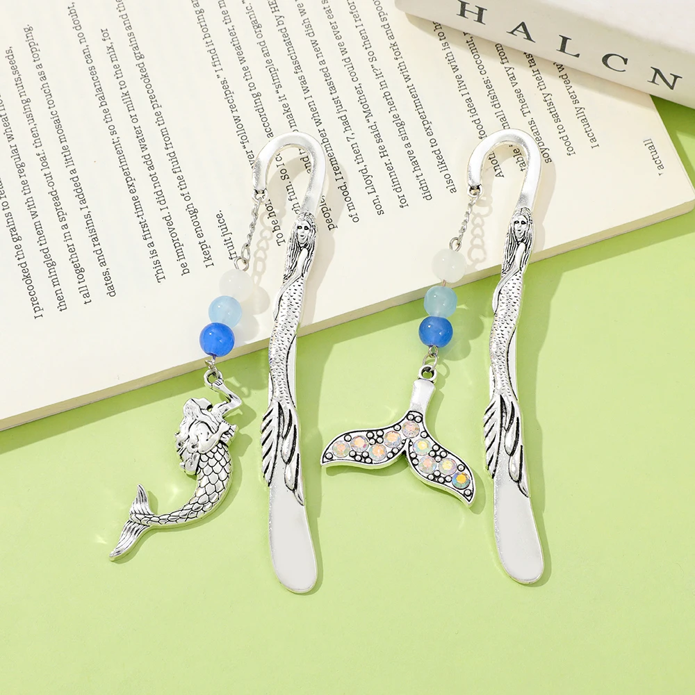 Marcador de gancho tallado con colgante de cola de pez de metal/cuenta de sirena, marcapáginas de gancho de aleación de estilo retro, marcador de página, como regalo para el amor del libro