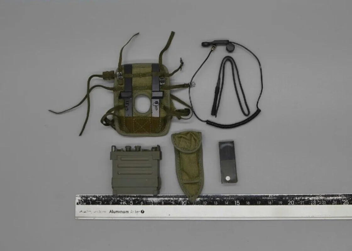 QOTOYS 1034 1/6th Radio+ Bags Model for 12'' Male Figure US Army Vietnam War