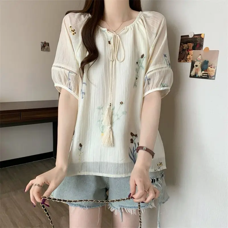 

Женская уникальная шикарная летняя новинка 2026: модная свободная рубашка в китайском стиле с вышивкой и коротким рукавом для отпуска