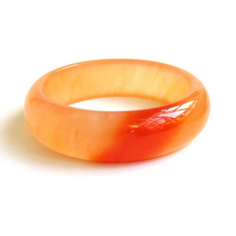 

Браслет из натурального золотого шелкового нефрита, подходит для повседневного ношения и в качестве украшения.