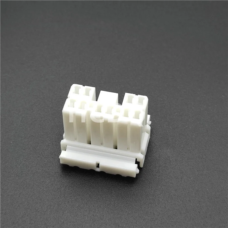 

10 PCS Original and genuine 174465-1 automobile connector plug housing supplied from stock