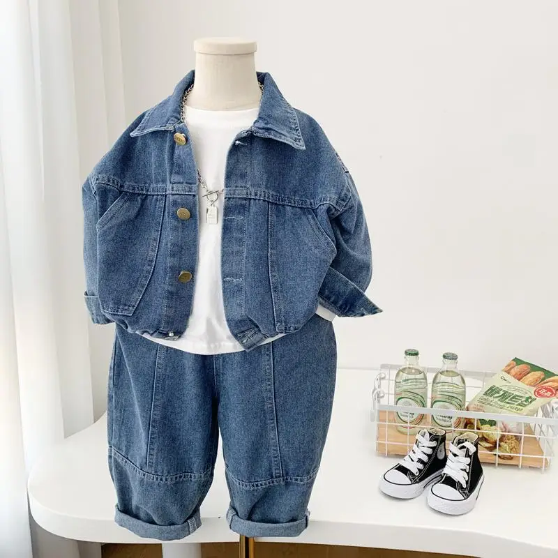 

Комплект для мальчиков: весенне-осенний корейский стиль, стильный повседневный джинсовый костюм (куртка + джинсы), 2 предмета.