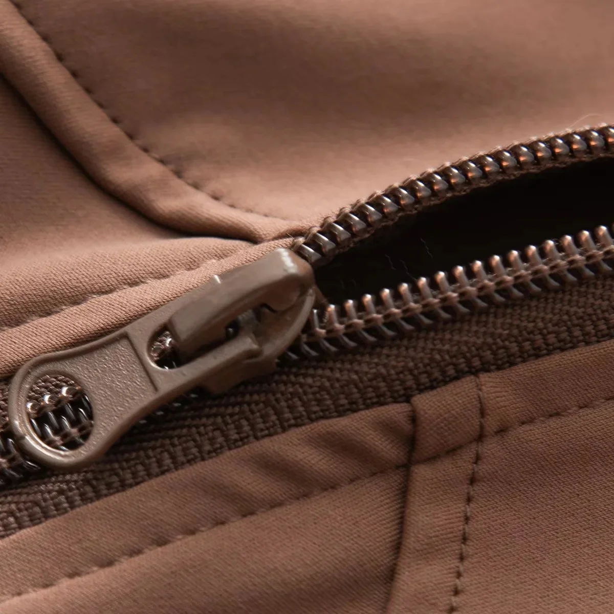 จั๊มสูทออกกำลังกายผู้หญิงทรงสปอร์ตเข้ารูป แขนยาว ยืดหยุ่น กระชับสัดส่วน แฟชั่นใหม่ 2026 ฤดูใบไม้ผลิ ฤดูใบไม้ร่วง จั๊มสูทฟิตเนสสำหรับผู้หญิง