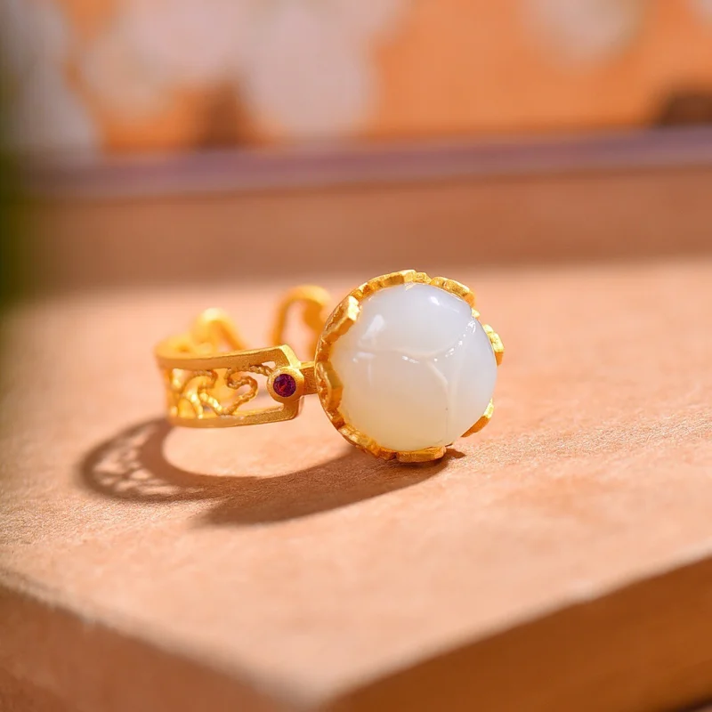S925 الفضة مطلية بالذهب مطعمة Hetian الأبيض اليشم الجوف المرأة خاتم المجوهرات