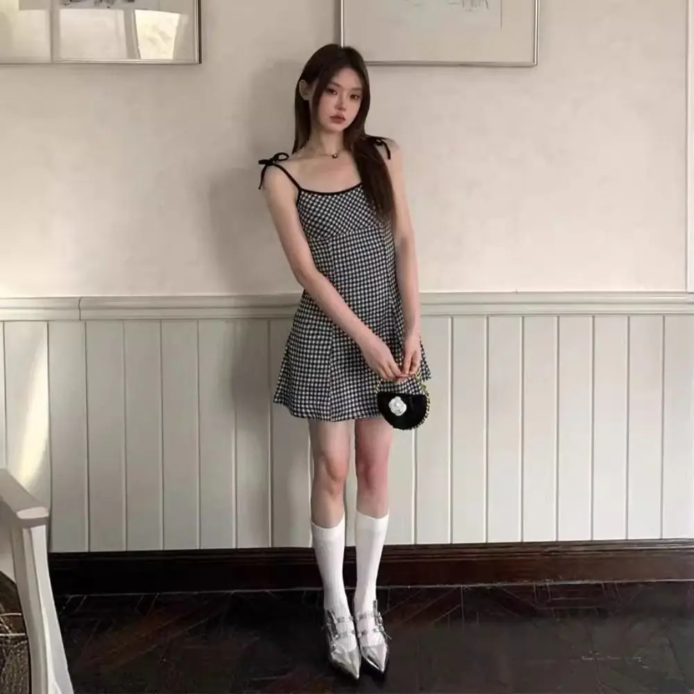 Süßes rotes kariertes Spaghetti-Kleid mit kurzer Schleife, Minikleid, schmale Passform, A-Linien-Kleid