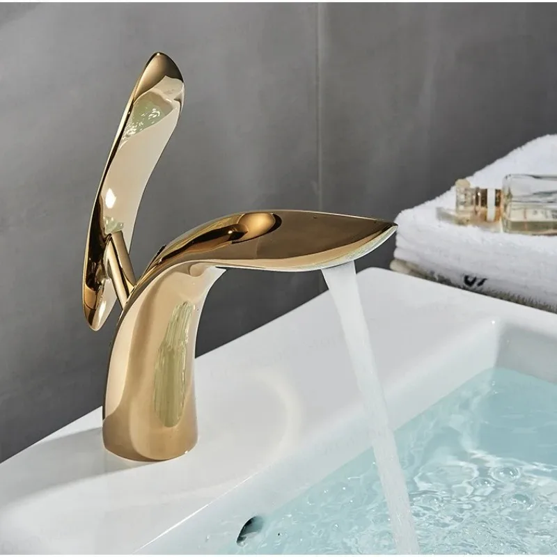 Creative Basin Faucet Shark Shaped Design Modern and Popular Bathroom Basin Hot and Cold Faucets Household Splash Proof Water