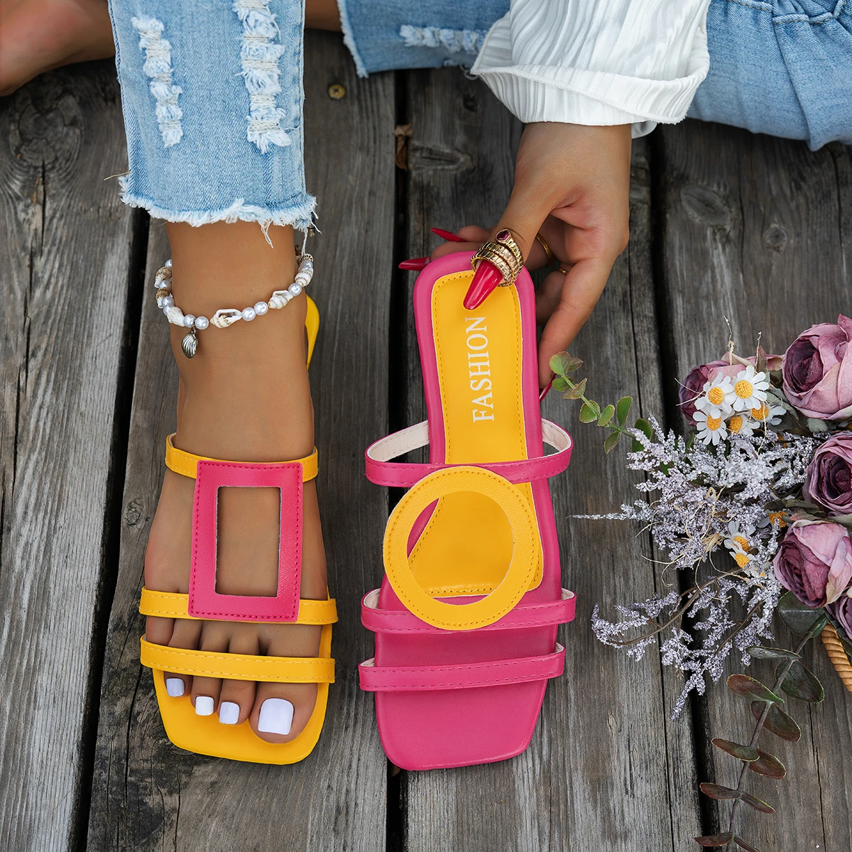 

Women Flat Slippers Non-slip Casual Slippers Women Summer New Outdoor Shoes Plus Size Fashion Luxury Sandals Home Slides Women