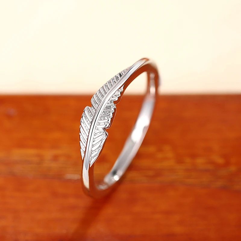 Huitan Chic Feder-Fingerringe für Damen, minimalistischer silberfarbener Ring, modisches, vielseitiges Damen-Accessoire, Alltagsschmuck