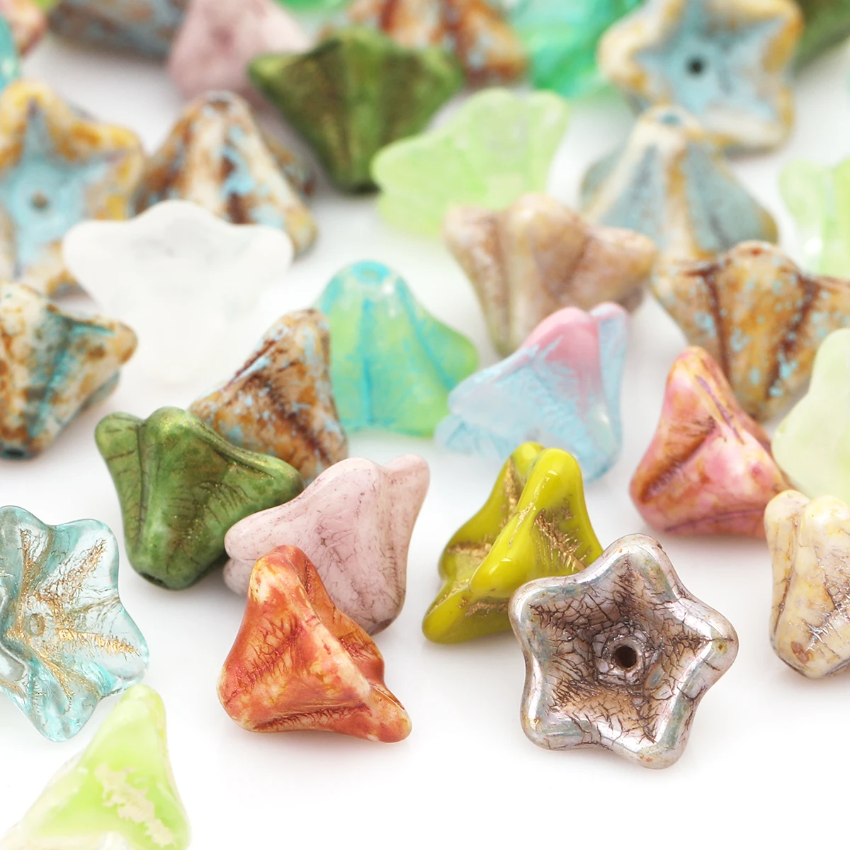 8pcs/16pcs Random Color Morning Glory Flower Shaped Lampwork Glass Beads 1.3cm, Suitable for DIY Braiding, Earrings and Handmade