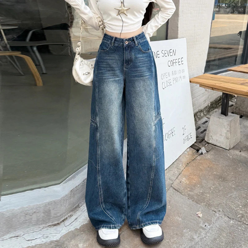 Damskie jeansy z wysokim stanem i szerokimi nogawkami w stylu amerykańskim z 2026 roku, mocno sprane, o efekcie wyszczuplającym, jesienno-zimowe, luźne, o prostym kroju.