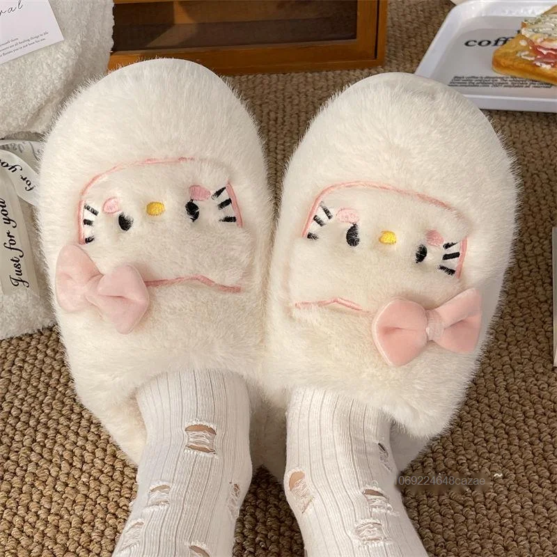 Sanrio-Zapatillas de algodón de Hello Kitty para mujer, zapatos antideslizantes de suela gruesa para interiores, cálidos, de felpa, Kawaii, para el hogar, Invierno