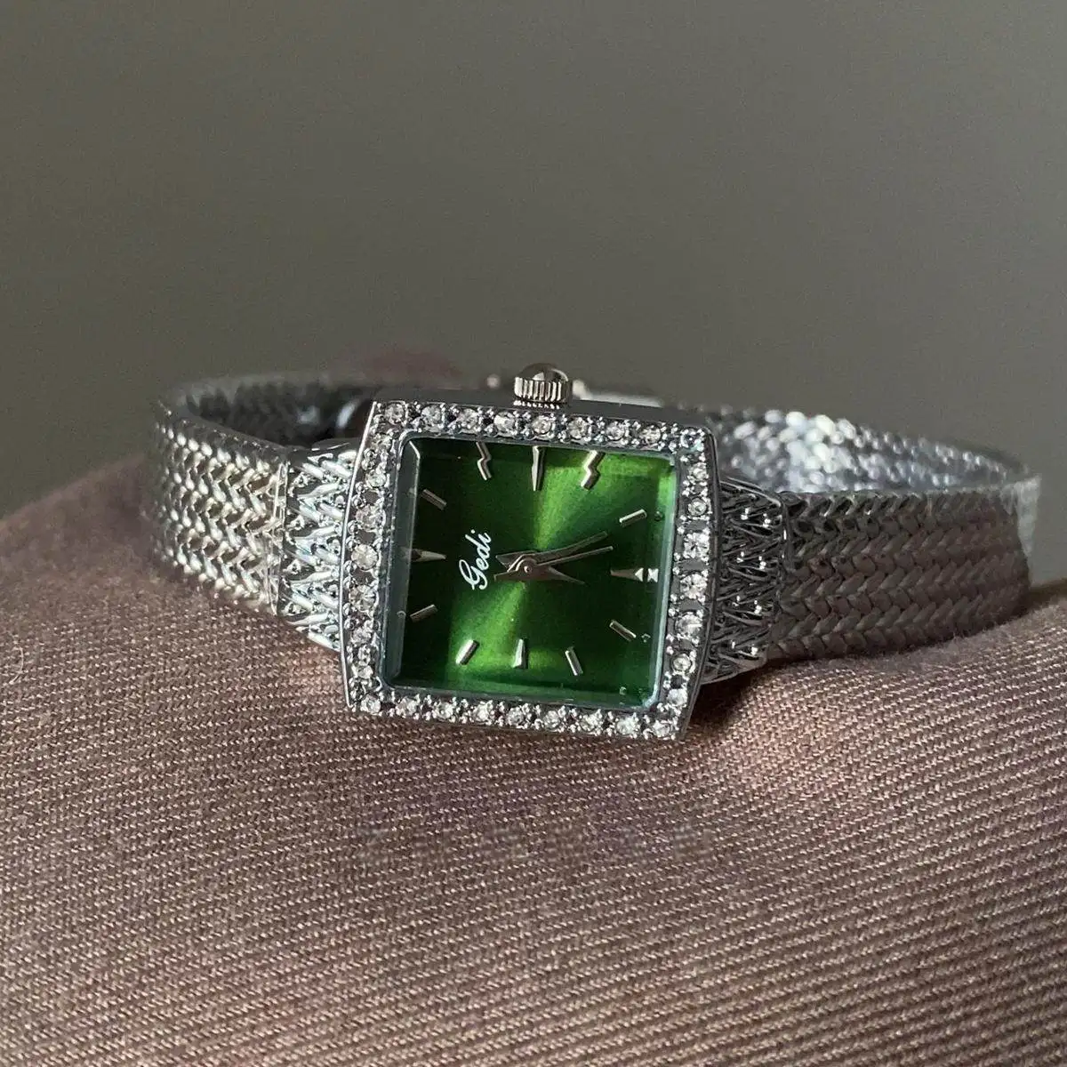 NewGreeTextured SquareDial Fashion Watch For WomenStylish Quartz Wristwatch, High-Quality Selected Timepiece, Women'S Accessory.