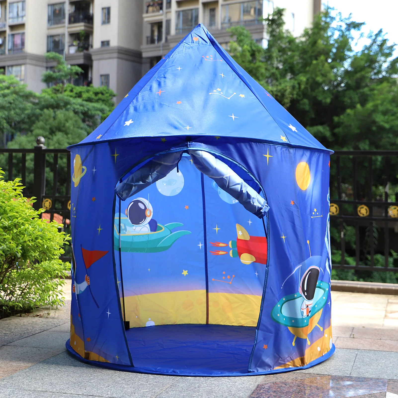 Kids Space Rocket Play Tent, Indoor Outdoor Castle for Boys Girls, Fun Astronaut Themed Playhouse Toy