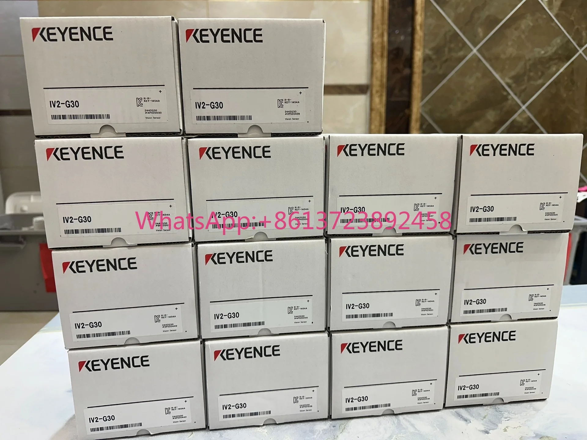 

KEYENCE IV2-G30 new original imported sensor