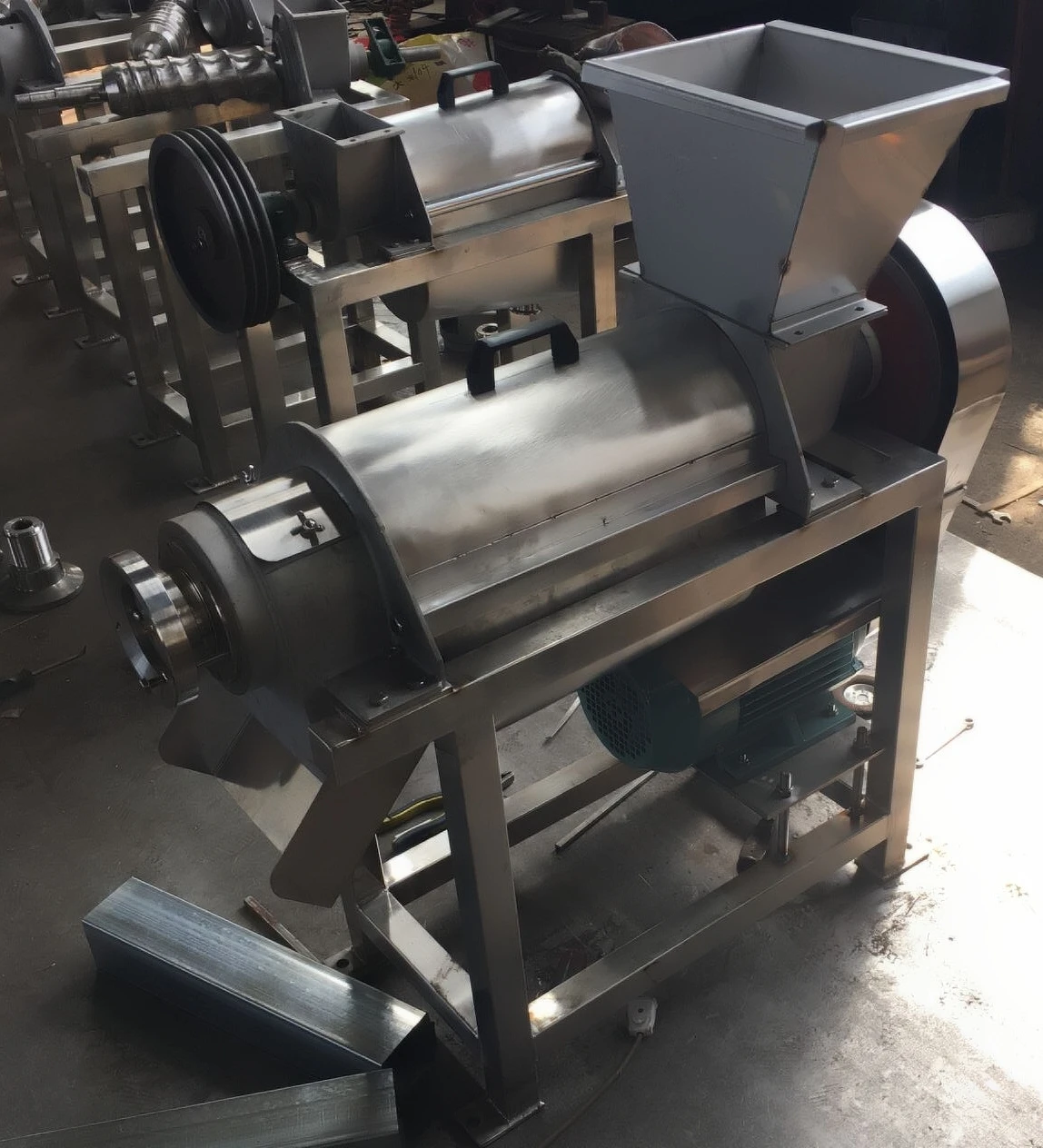 Estrattore di spremiagrumi industriale Succo commerciale Succo d'arancia fresco Passione Frutta Succo di ananas Macchina per fare