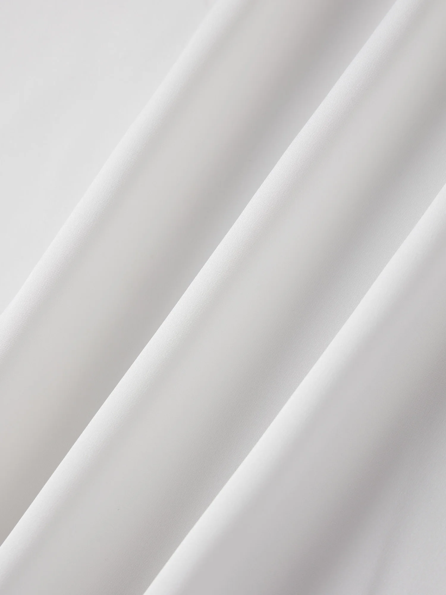 

Элегантный атласный пижамный комплект с кружевной отделкой, топом с V-образным вырезом и шортами, женский комплект из 2 предметов для отдыха и сна.