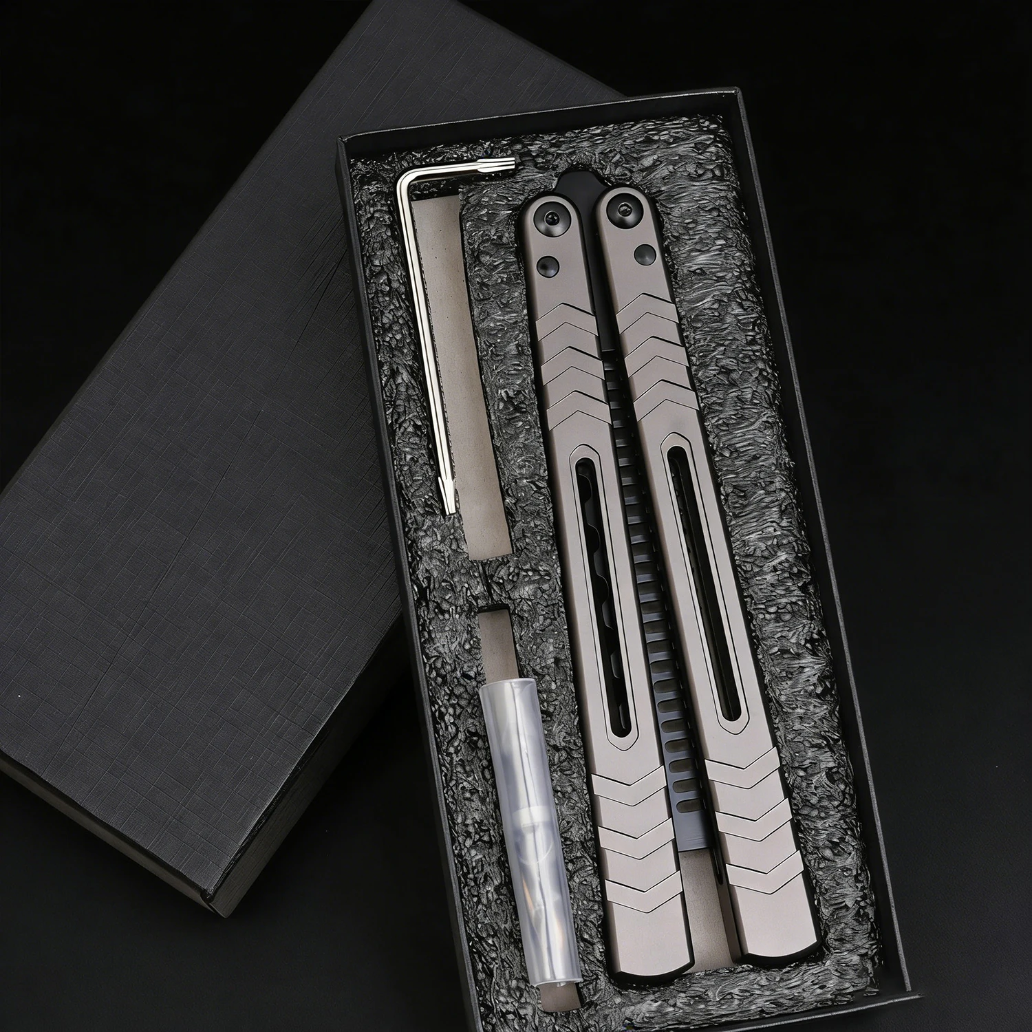 

Silver multifunctional comb, hand exercise toy, recommended gifts