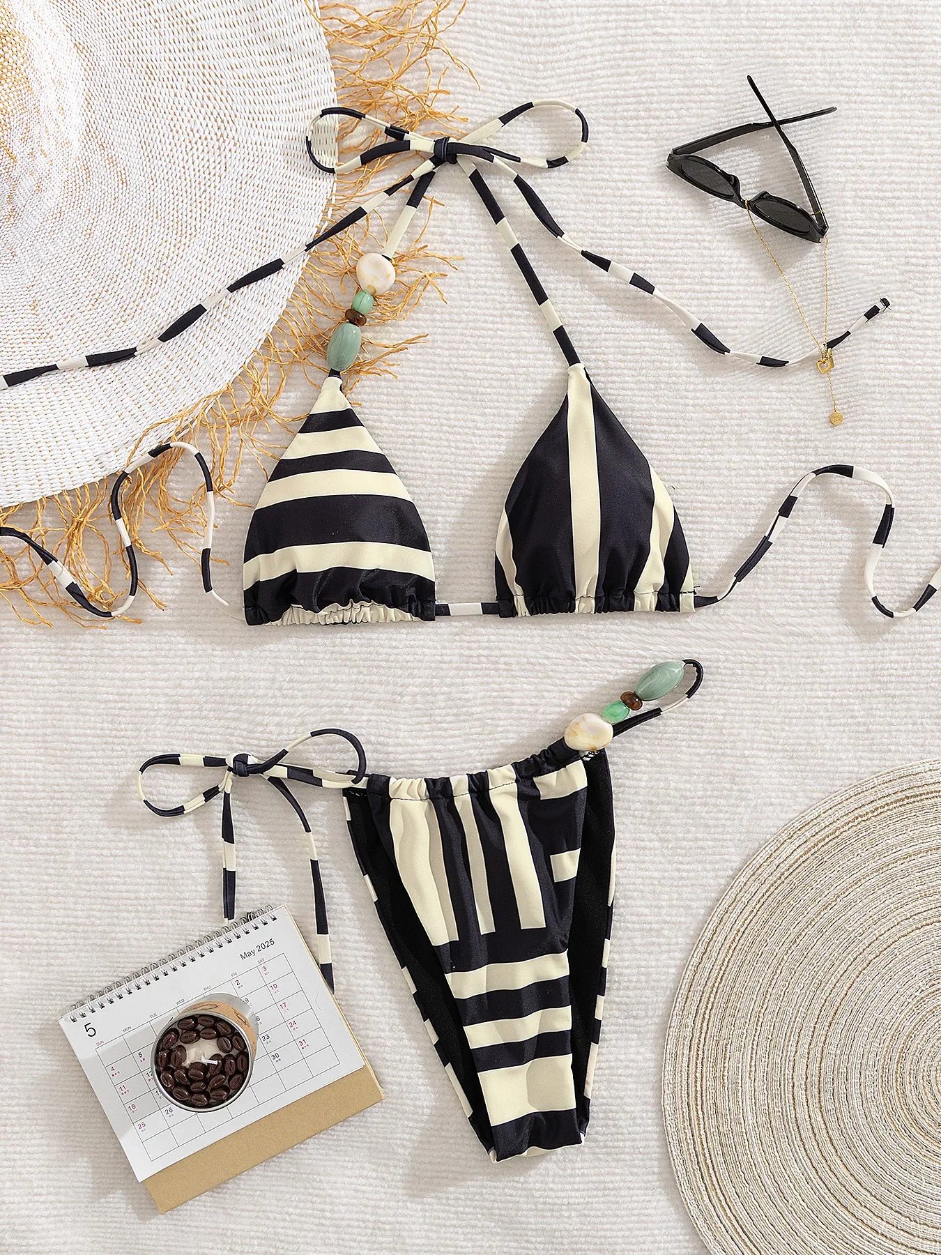 2025 Tendenza Trangle in bianco e nero Bikini Donna Vita bassa Costume da bagno Moda Sexy Biquini Lady Costumi da bagno Costume da bagno Beachwear femminile