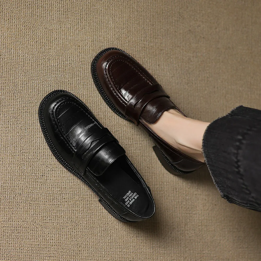 

Повседневная женская обувь. Женская обувь. Черные оксфорды на плоской подошве. Универсальные сабо с круглым носком. Лоферы в британском стиле на толстой подошве.