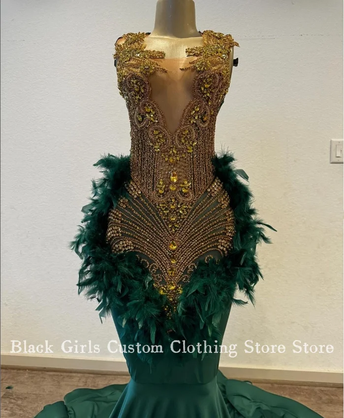 Noble Emerald Green Mermaid Prom Dress 2024 For Black Girls Gold Diamante Feather Applique Satin Wedding abi ball gowns