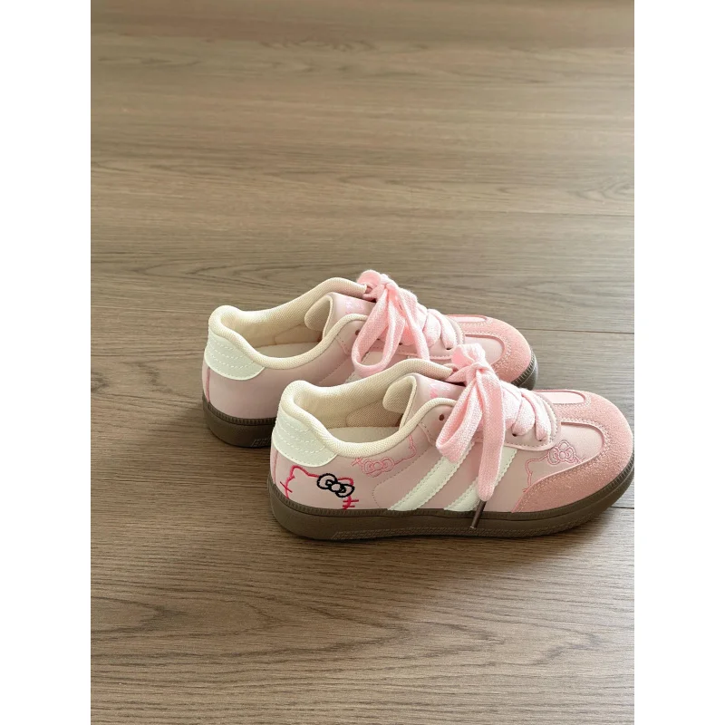 أحذية رياضية هالو كيتي أحذية رياضية لطيفة ومريحة على طراز Y2K باللون الوردي ونعل سميك ومطرزة للتدريب الألماني كاجوال بتصميم كلاسيكي للفتيات