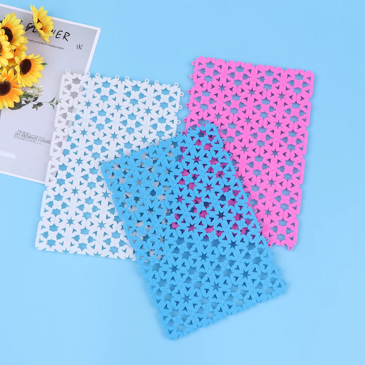 

3 Pcs Non-slip Hollow Pet Mesh Feet Mat Multi-function Nest Pad Bathroom Drain Pad Practical Pet Supplies (Pink/White/Blue)