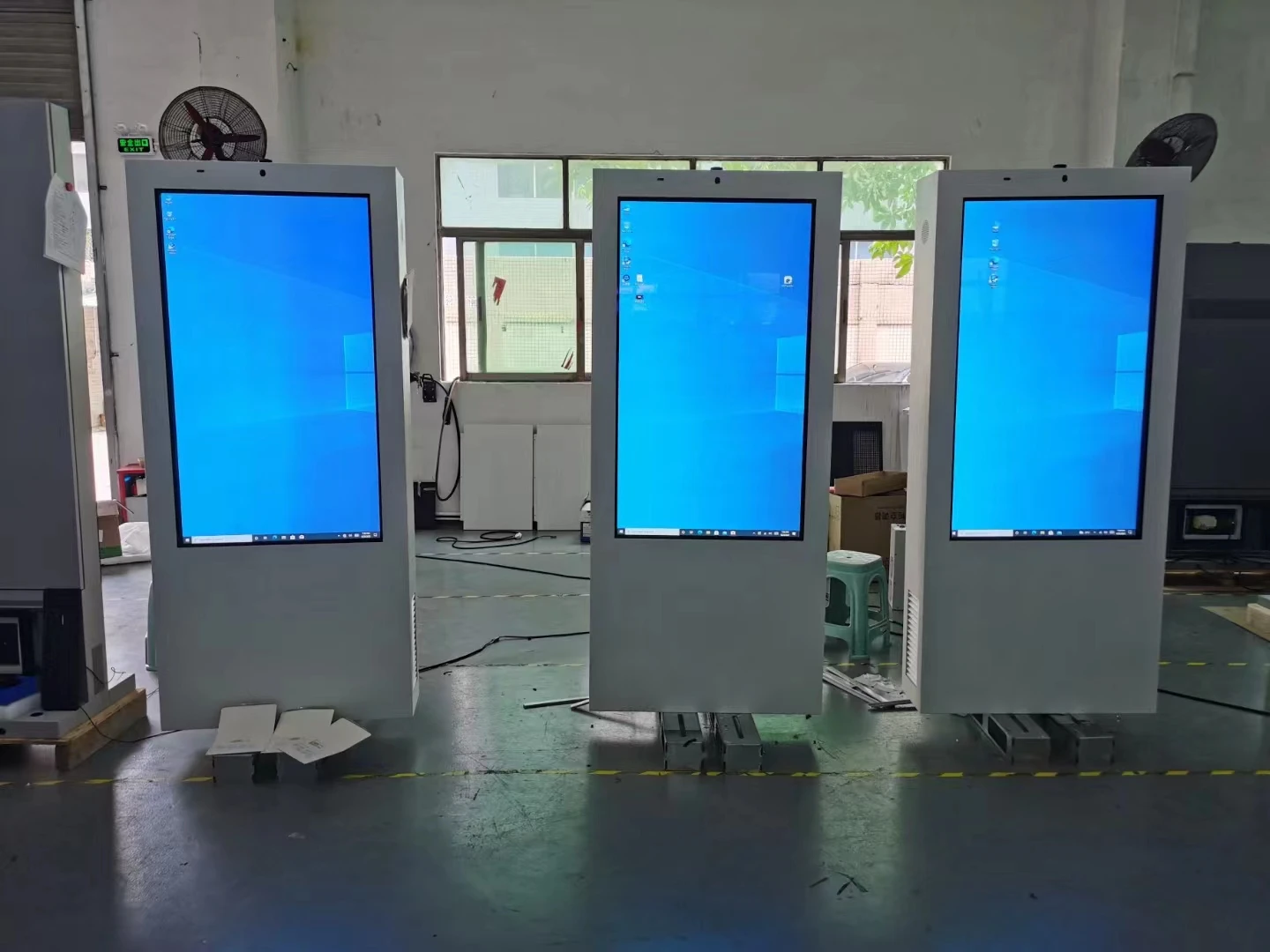 Layar Display Lcd Pemutar Iklan Multimedia Pintar Luar Ruangan 49 55 65 75 Inci